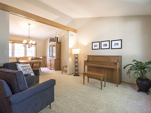 3rd image of 2226 Oxford Ln