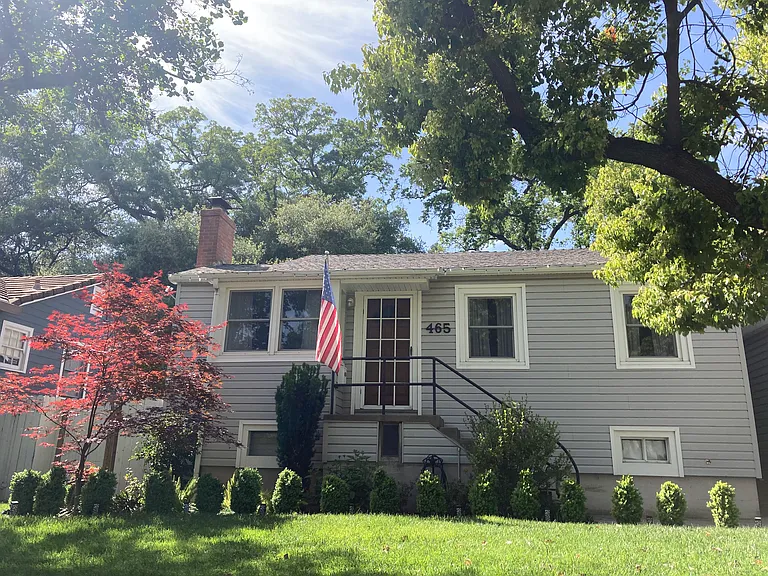 465 Finley St — Photo 1