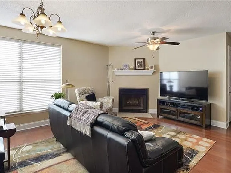 9201 Palmetto — Photo 1