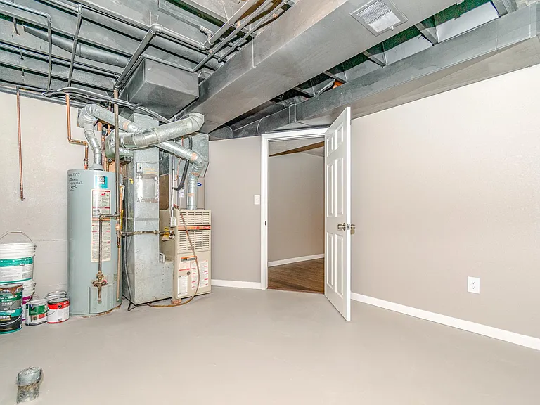 100 NE 101st Pl — Photo 32