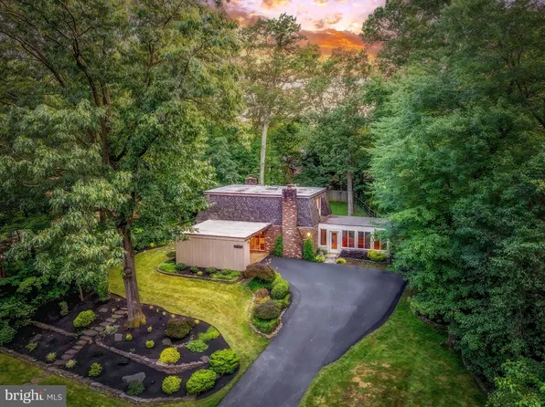 11205 Wedge Dr, Reston, VA 20190