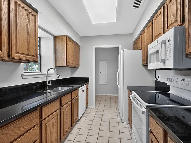 5301 Tartan Cir — Photo 11