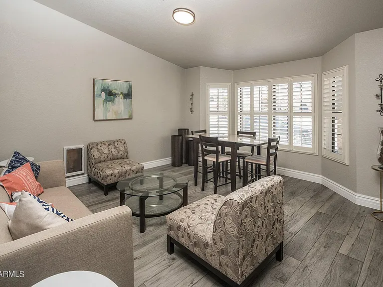 1142 E Kings Ave — Photo 14