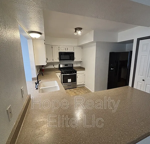 2079 Sussex Ln — Photo 7