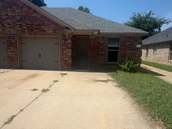 701B 4th Ave #B, Conway, AR 72032