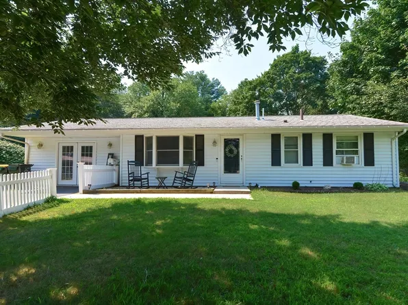 403 Caroline Dr, Bellingham, MA 02019