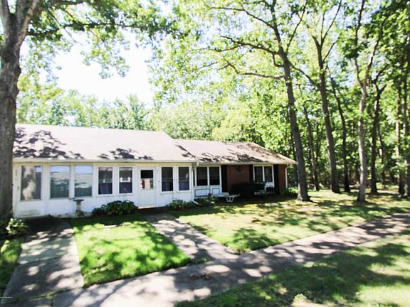 2nd image of 255D Jefferson Ct #100D