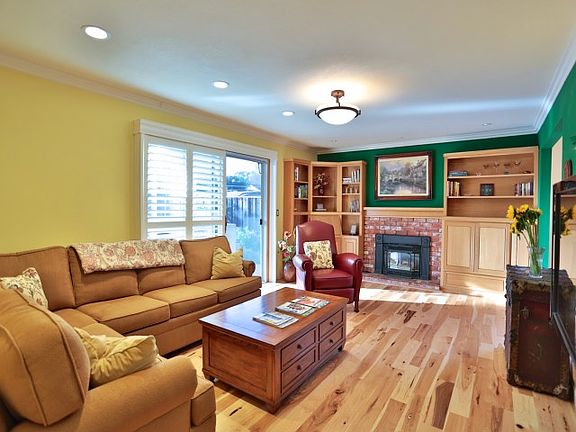2nd image of 2322 Roosevelt Cir