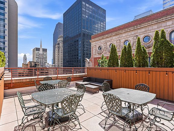 4th image of 208 W Washington St APT 1007