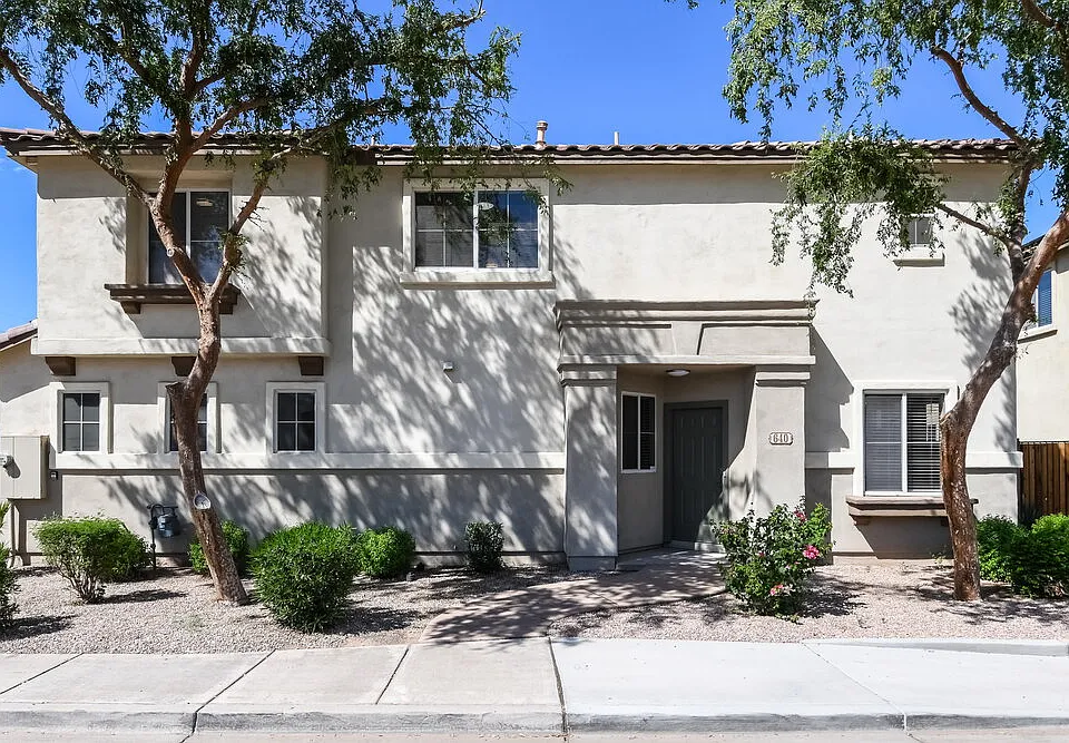 640 E El Monte Pl
