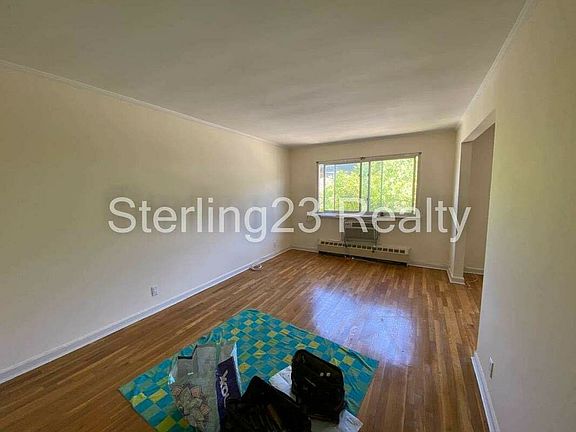 4th image of 21-24 Hoyt Ave S #3F