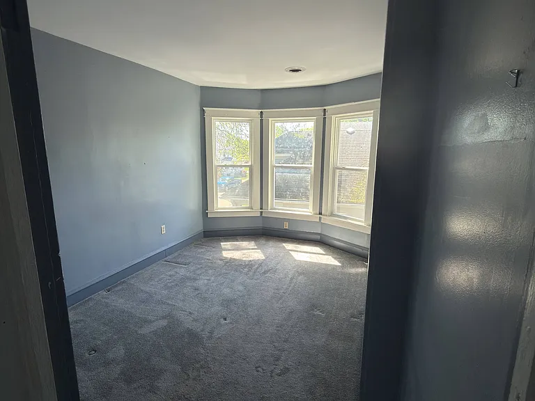 Seneca Pl — Photo 2
