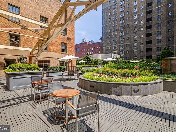 4th image of 219-29 S 18th St #1514
