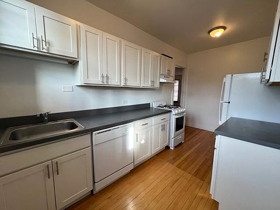 3rd image of 4717 N Winchester Ave #B