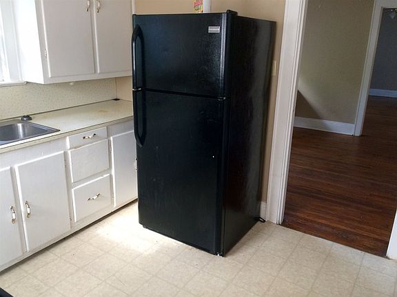 5th image of 244 Garland Ave