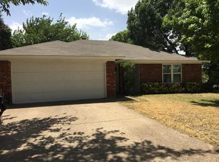 217 Hall Dr, Crowley, TX 76036