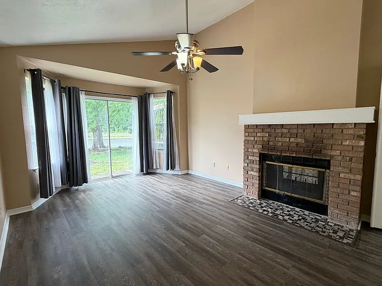625 Remington Oak Dr — Photo 5