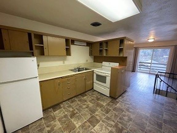 2nd image of 1127 S 10th St #6
