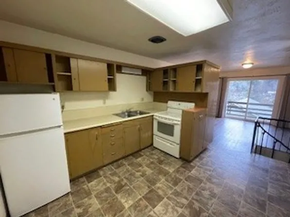 10th Street 8-PLEX, 1127 S 10th St #6, Coos Bay, OR 97420