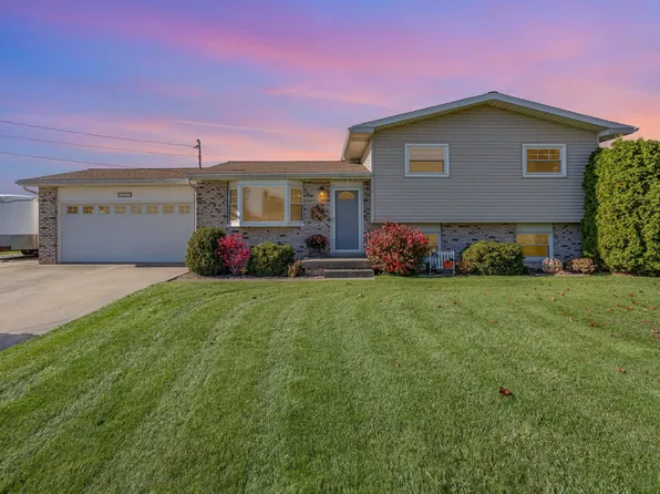 1717 N Knight Rd, Essexville, MI 48732