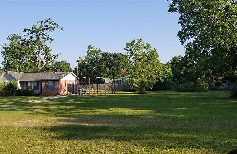 2nd image of 171 Cedar Tree Ln