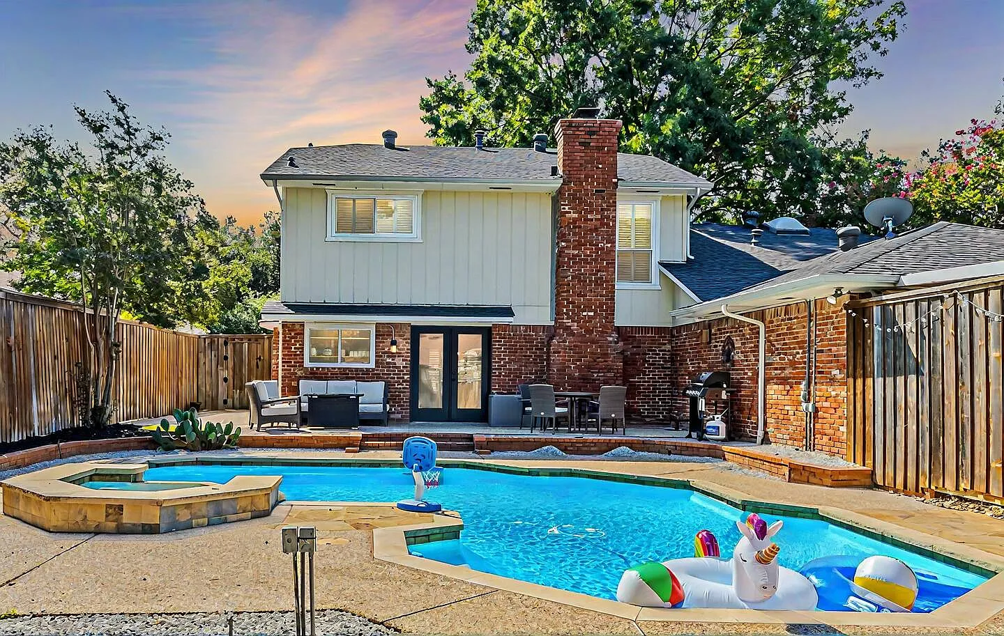 5 bed, 2903 sqft, $4,650 — Photo 3