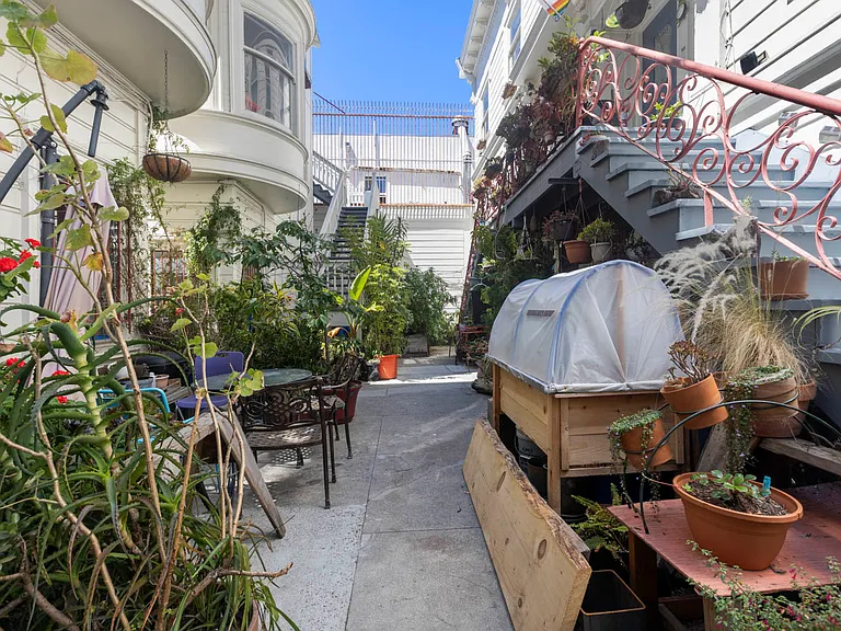 2425 Mission St #B — Photo 8