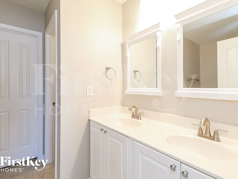 14212 Waterlyn Dr — Photo 15