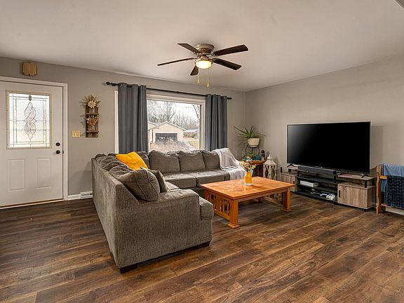 3rd image of 804 Hilldale Ave