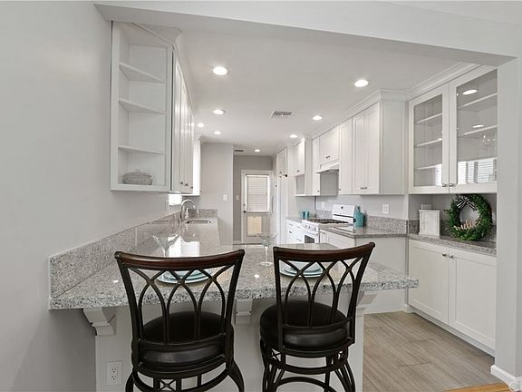 5th image of 3349 Karen Ave