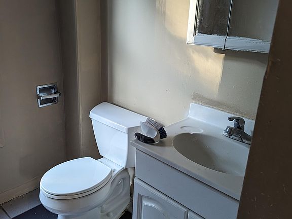 4th image of 212 Hazzard St #2