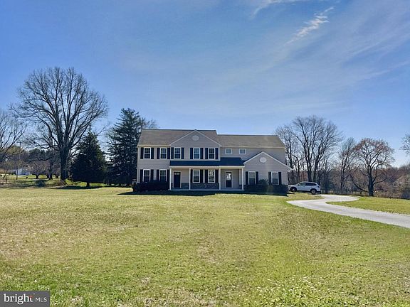 3rd image of 20 Lippitt Rd