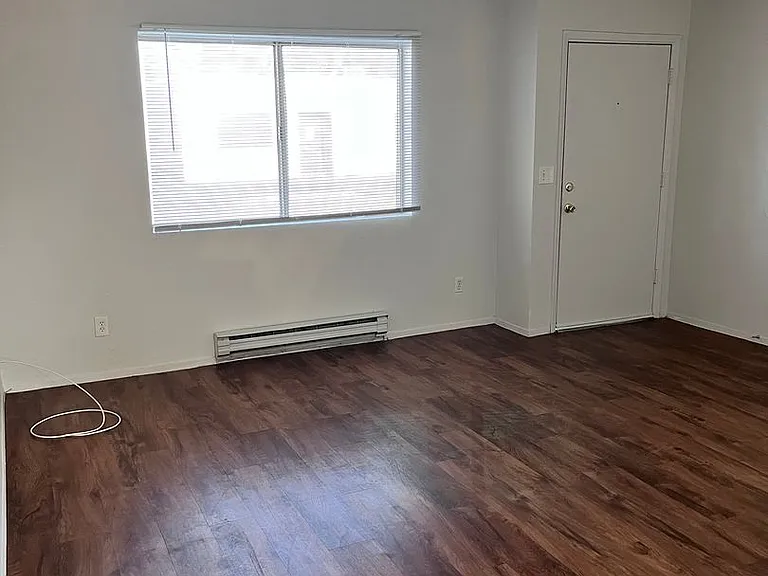 4440-4444 E Lee St — Photo 5