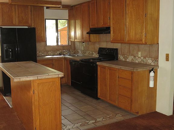 Open kitchen / living area
