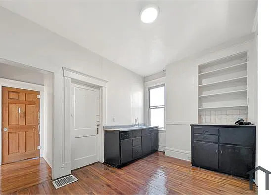 1 bed, 800 sqft, $1,000 — Photo 3