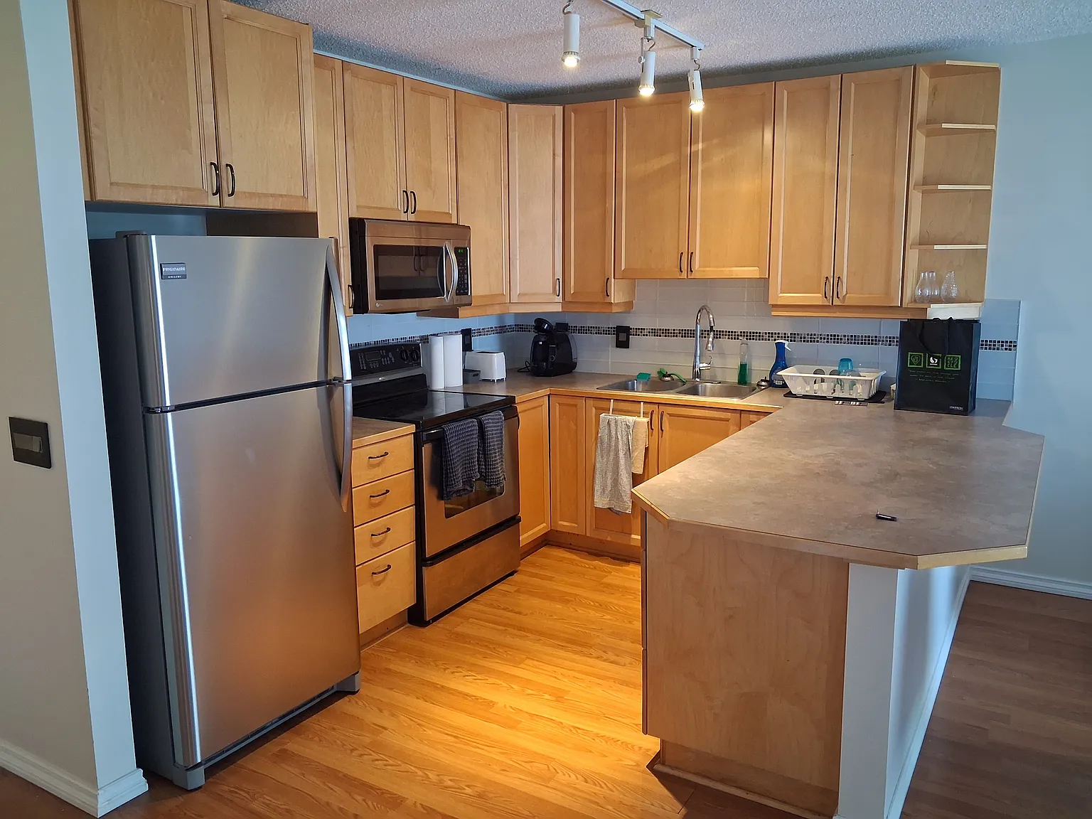 112 14 Avenue Southeast — Photo 3