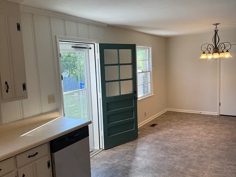1623 Edgewood Dr — Photo 7