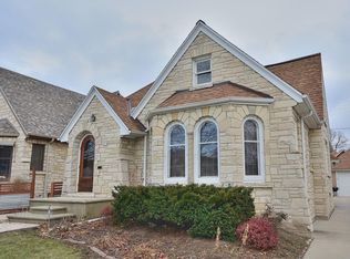 2614 N 62nd St, Wauwatosa, WI 53213