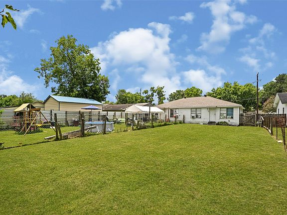 5th image of 2613 Oleander Dr