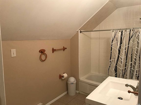 3rd image of 114 E Lakewood St APT 2