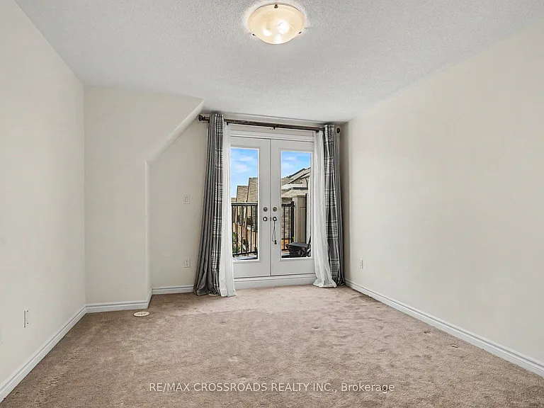 17 Eaton Park Ln #15 — Photo 11