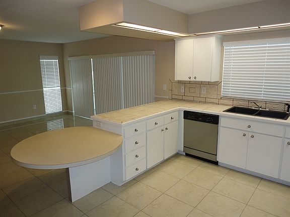 4th image of 17637 Esprit Dr