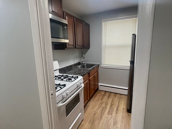 5th image of 214 Brookes Ave #203