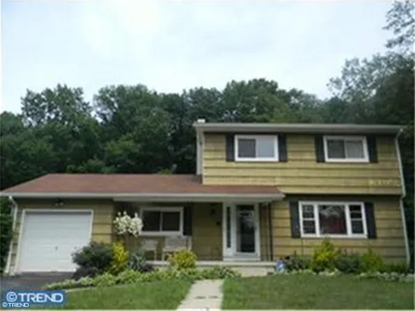 10 Oregon Ave, Ewing, NJ 08638