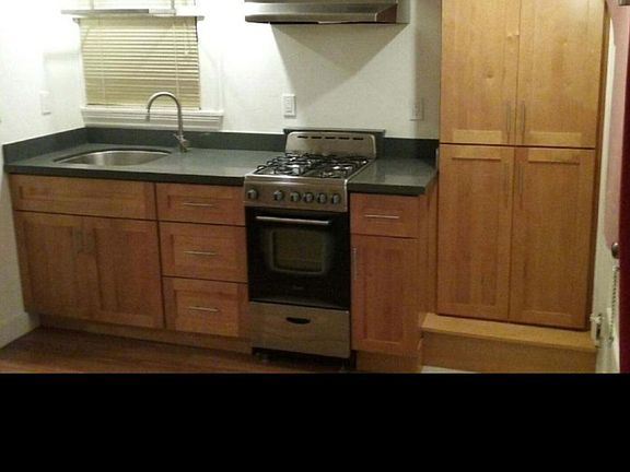 5th image of 232 W Broadmoor Blvd