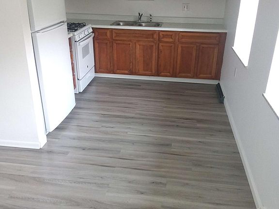 2nd image of 1209 Goldstrohm Ln #B