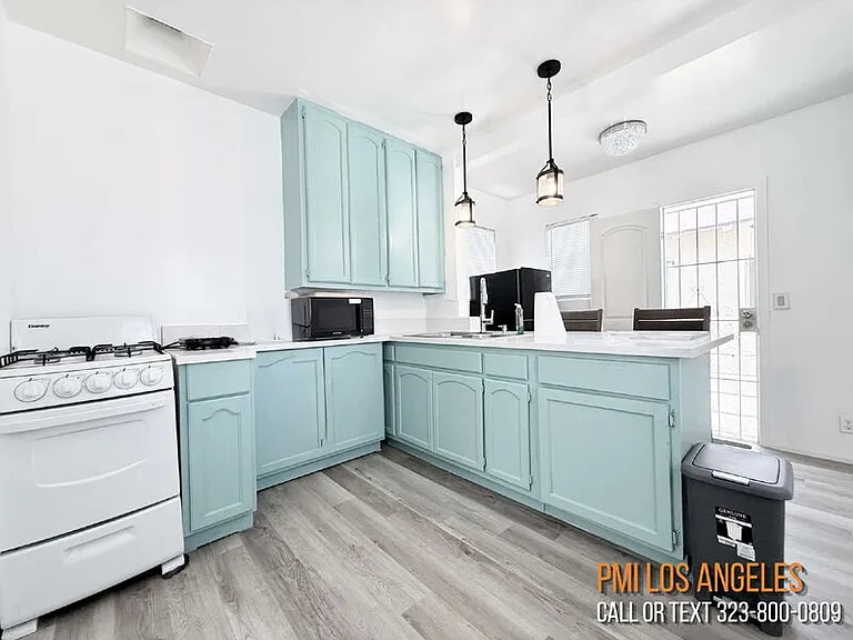 6914 1/2 S Main St — Photo 13