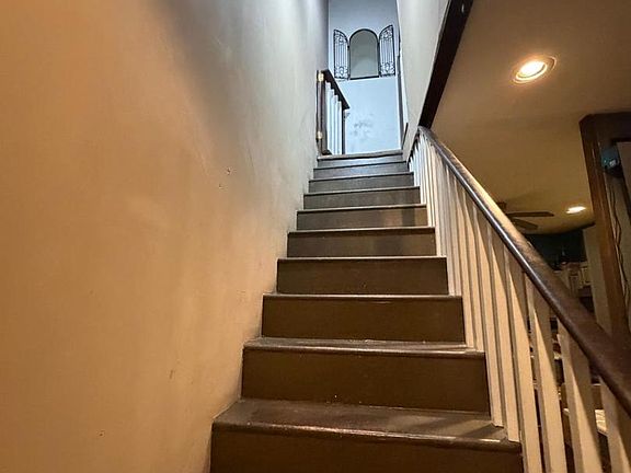 4th image of 2137 N Hope St