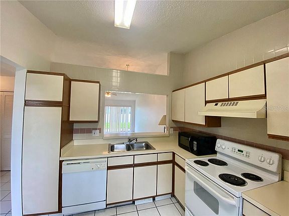 4th image of 2405 King Oak Ct