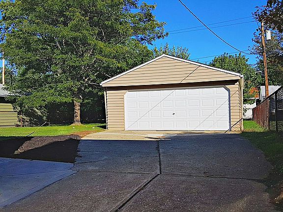 3rd image of 733 E 315th St